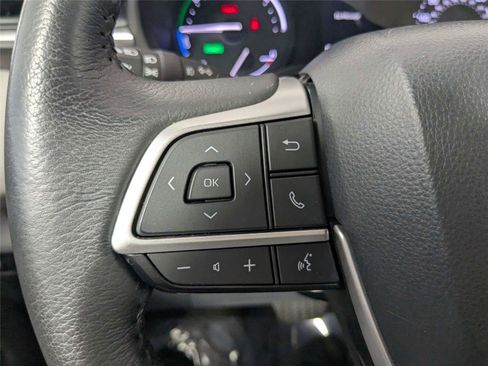 Used 2024 Toyota Sienna XLE FWD image 18