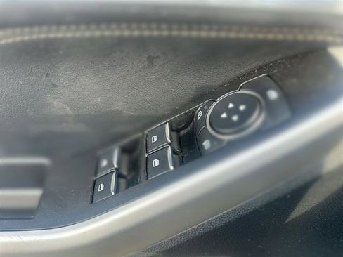 Used 2022 Ford Explorer XLT image 38