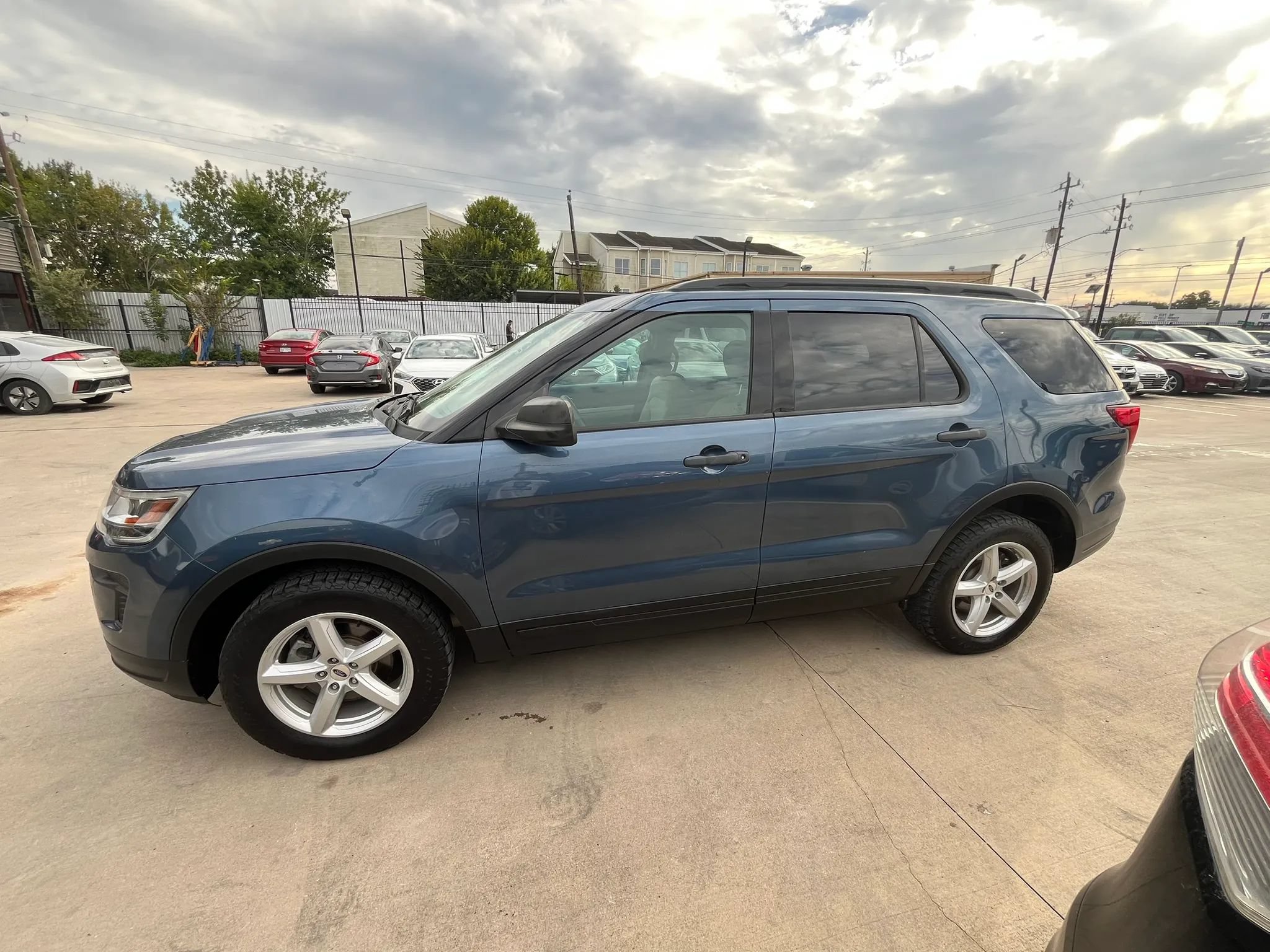 Used 2018 Ford Explorer 4WD image 3