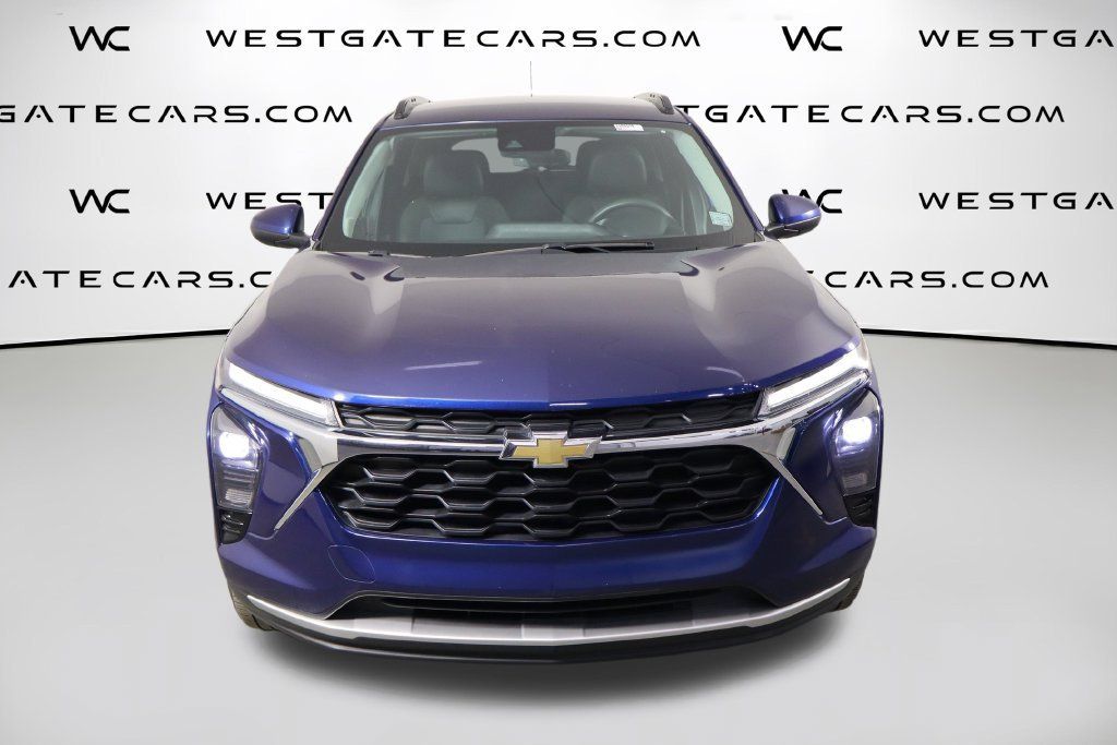 Used 2024 Chevrolet Trax LT FWD image 2