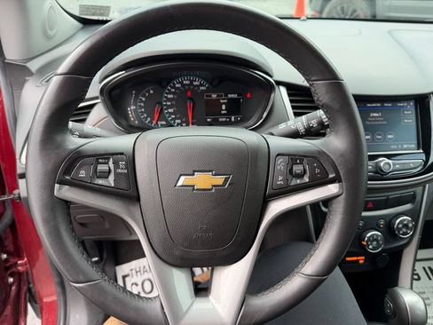 Used 2022 Chevrolet Trax LT w/ LT Convenience Package AWD/4WD image 15