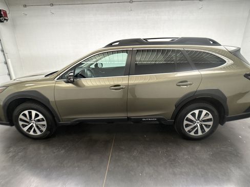 Used 2024 Subaru Outback Premium AWD/4WD image 5