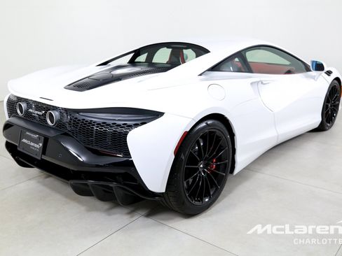 Used 2025 McLaren Artura RWD image 9