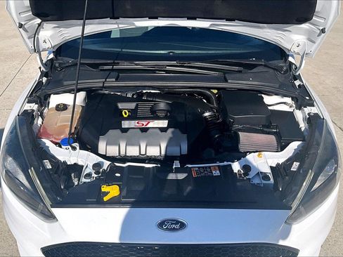Used 2018 Ford Focus ST FWD image 11