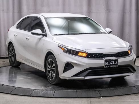 Used 2023 Kia Forte LXS w/ LXS Technology Package image 5