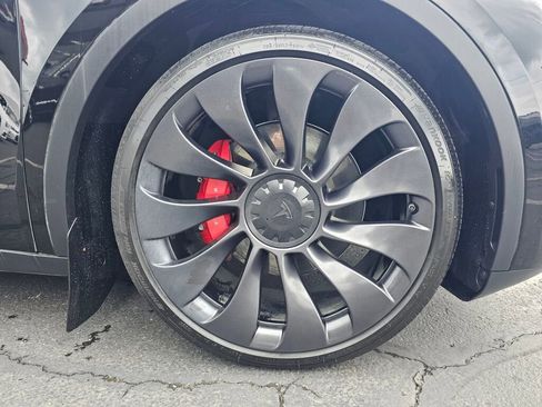 Used 2023 Tesla Model Y Performance AWD/4WD image 9