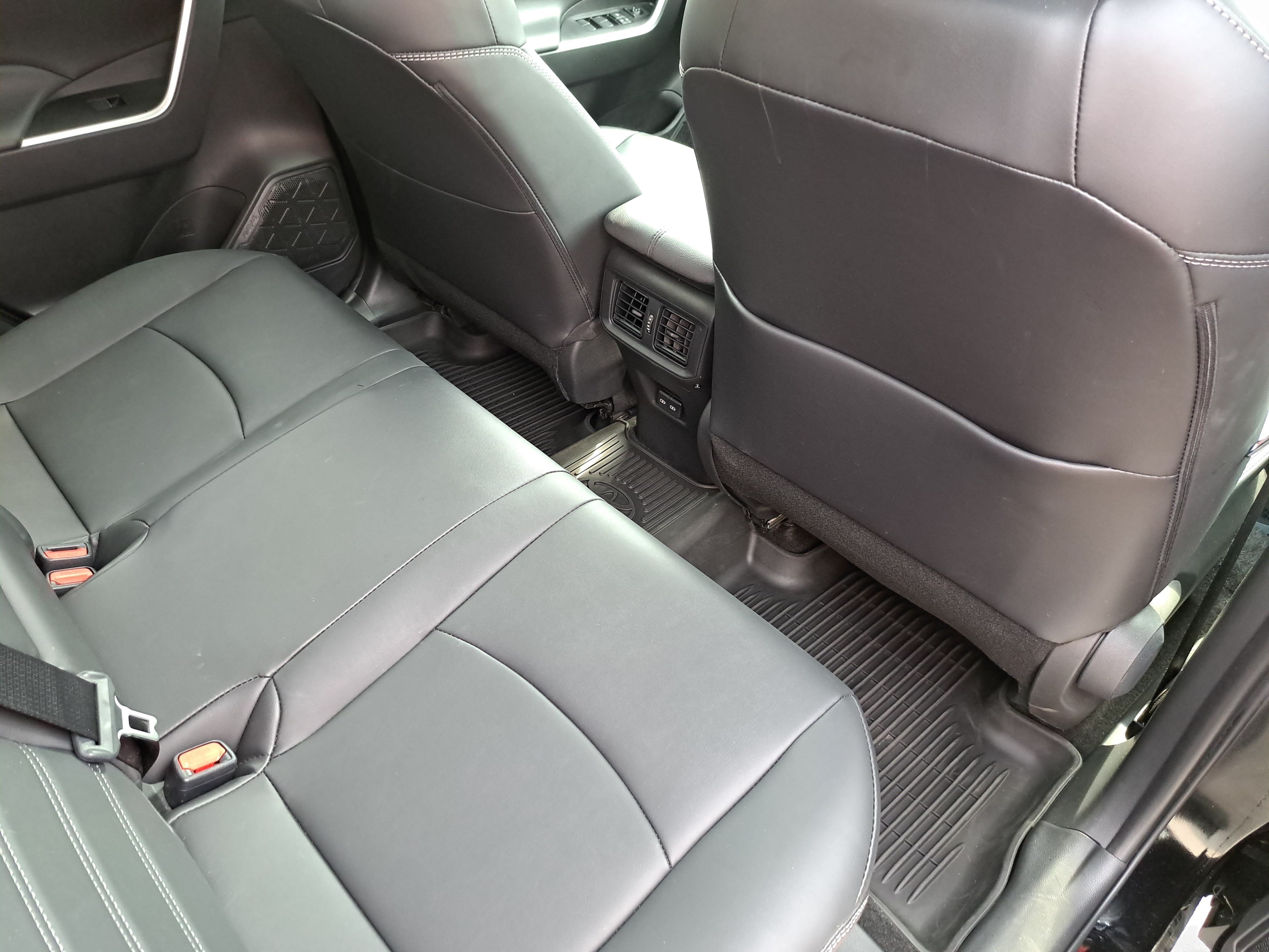 Used 2024 Toyota RAV4 XLE Premium FWD image 11