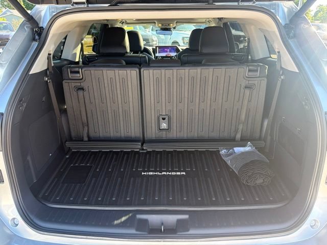 Used 2024 Toyota Highlander Platinum AWD/4WD image 19