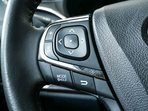 Used 2017 Toyota Avalon XLE image 10