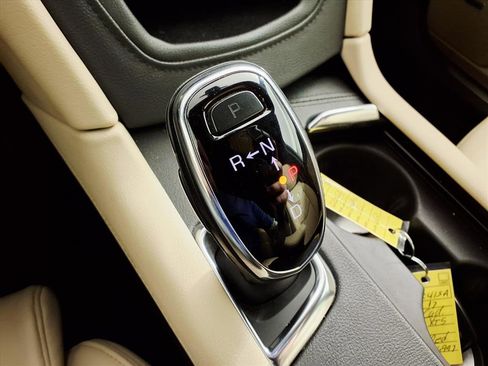 Used 2017 Cadillac XT5 Luxury w/ Driver Awareness Package image 21