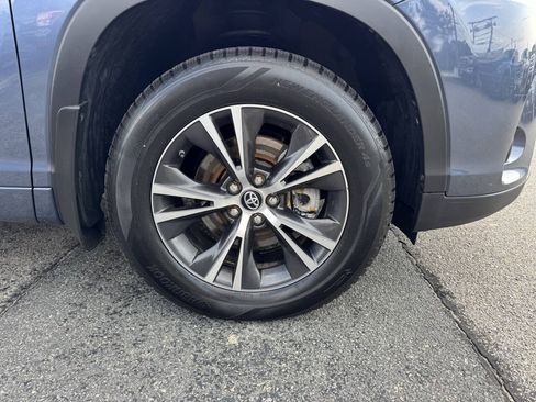 Used 2018 Toyota Highlander LE AWD/4WD image 12