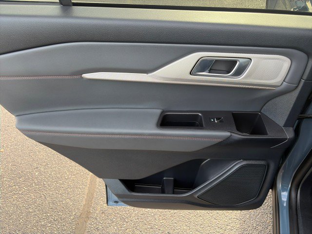 Used 2026 Ford Explorer Active AWD/4WD image 24