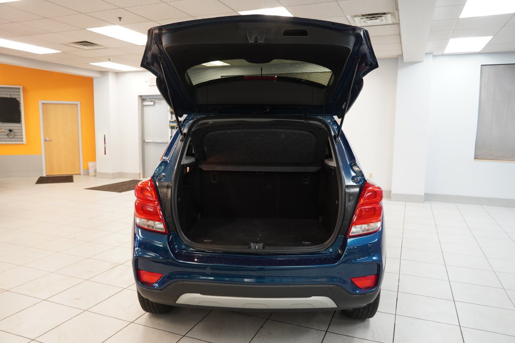 Used 2020 Chevrolet Trax LT w/ LT Convenience Package FWD image 9