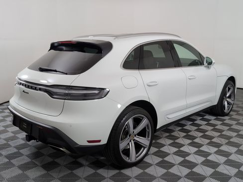 Used 2025 Porsche Macan image 10