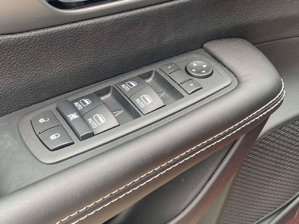 New 2027 Chrysler Pacifica Select FWD image 43