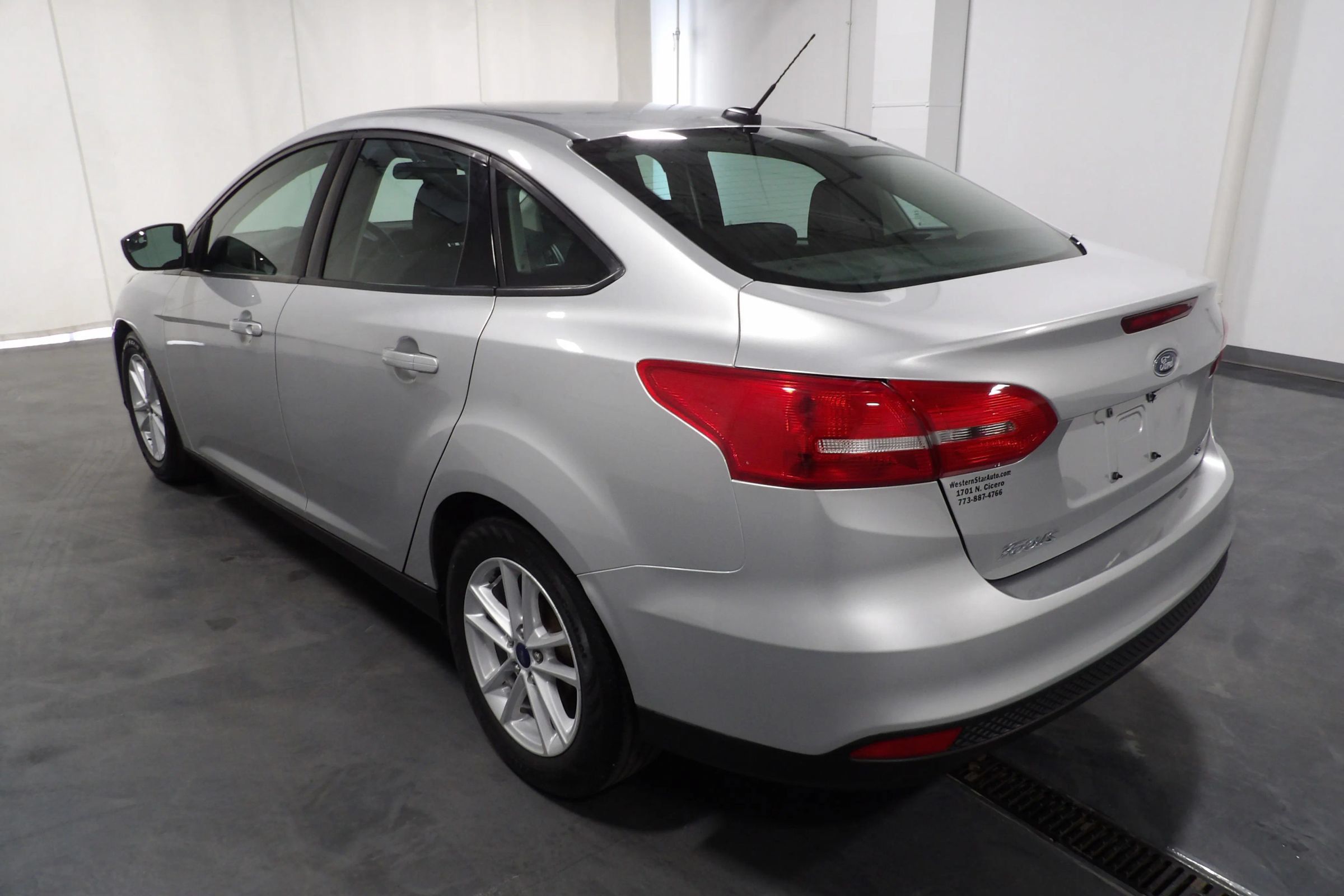 Used 2018 Ford Focus SE FWD image 5