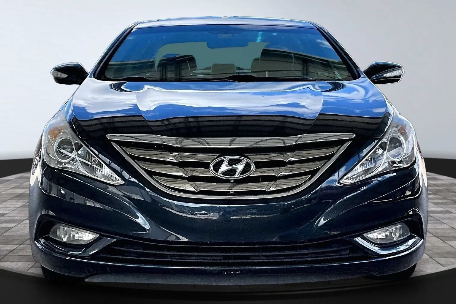 Used 2011 Hyundai Sonata Limited w/ Navigation Pkg 5 FWD image 2