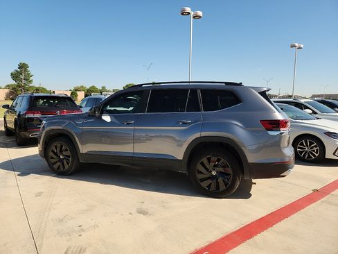 Used 2024 Volkswagen Atlas SE FWD image 3