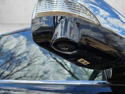 Used 2017 INFINITI QX80 4WD w/ Deluxe Technology Package image 6