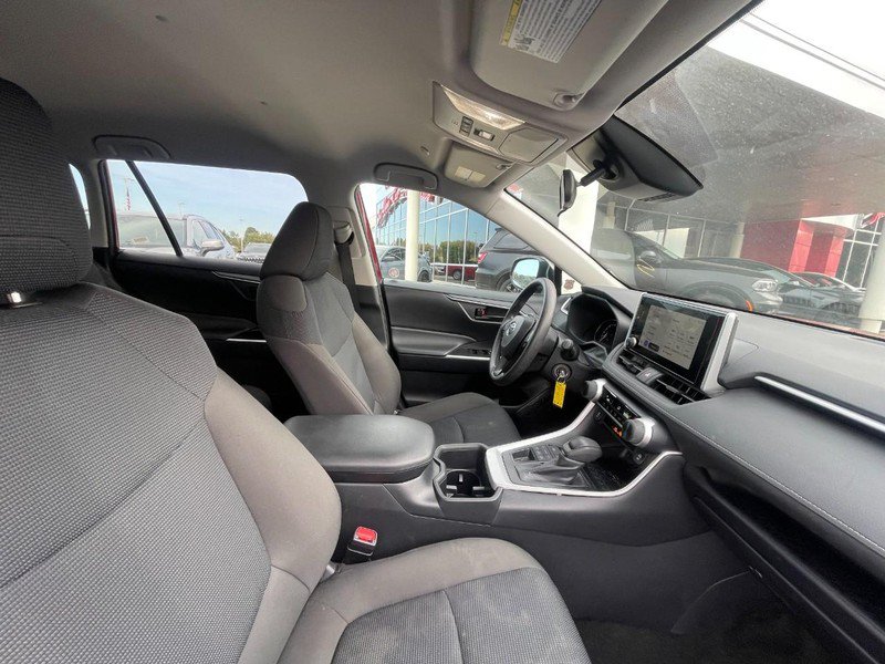 Used 2025 Toyota RAV4 LE AWD/4WD image 3