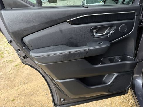 Used 2025 Honda Pilot Elite image 37