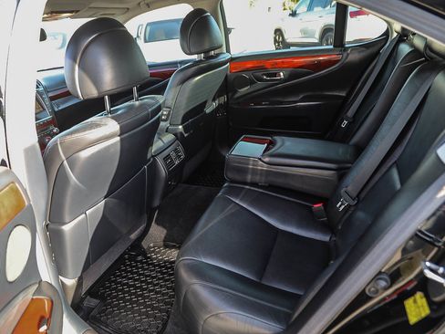 Used 2010 Lexus LS 460 RWD image 18