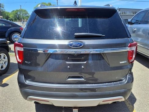 Used 2016 Ford Explorer XLT w/ Equipment Group 202A image 6