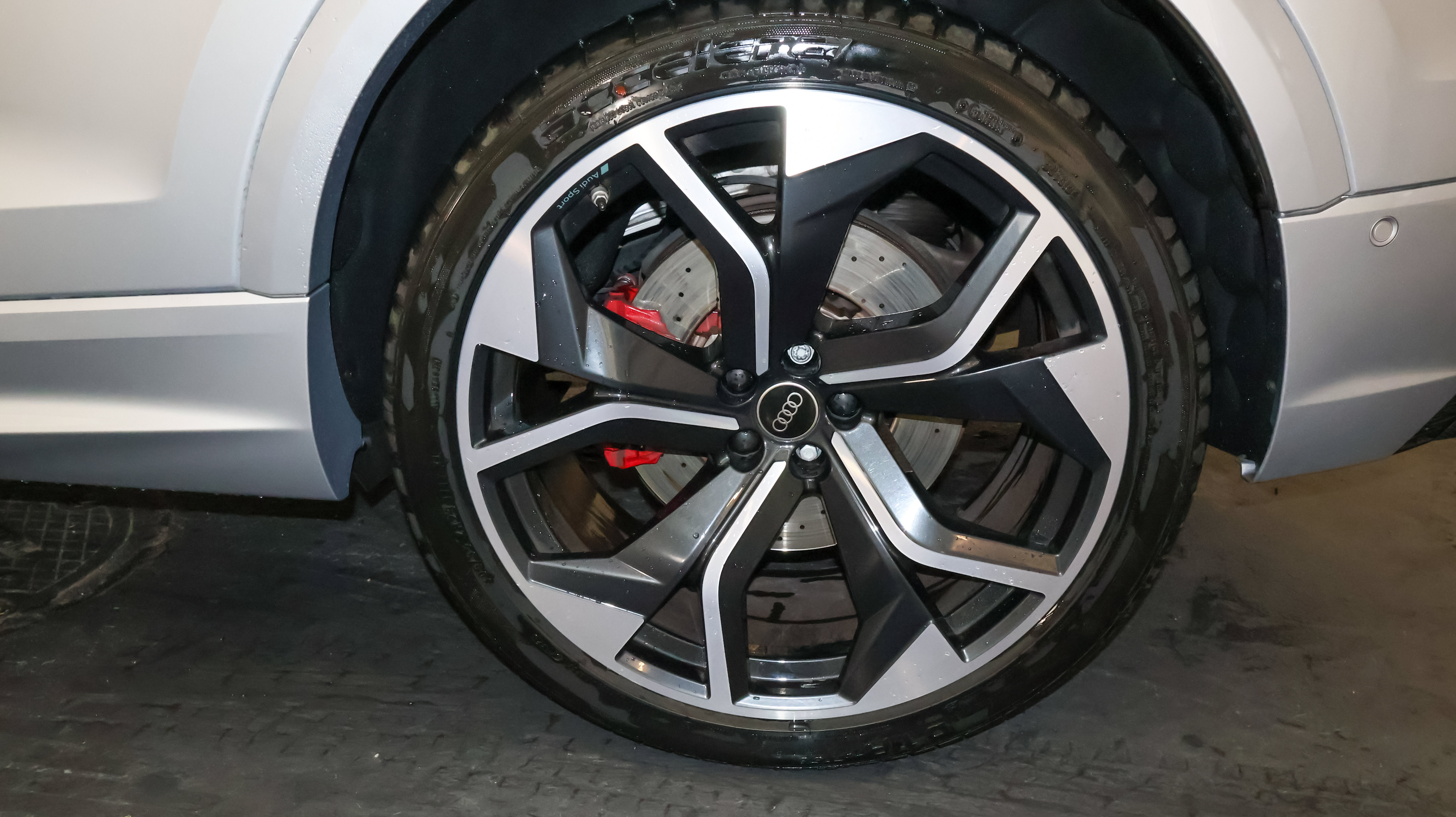 Used 2022 Audi RS Q8 AWD/4WD image 45