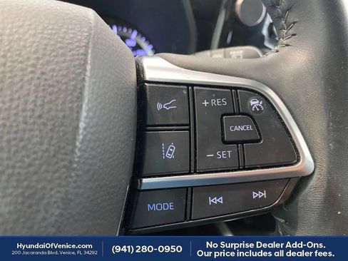 Used 2020 Toyota Highlander LE FWD image 14