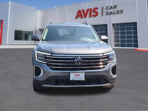 Used 2025 Volkswagen Atlas SE AWD/4WD image 2