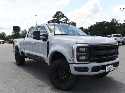 New 2026 Ford F250 Lariat w/ Black Appearance Package AWD/4WD image 1