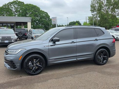 Used 2024 Volkswagen Tiguan SE R-Line FWD image 34