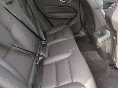 Used 2025 Volvo XC60 B5 Plus image 17