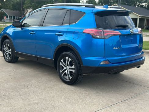 Used 2018 Toyota RAV4 LE FWD image 7