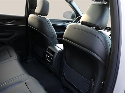 New 2025 Jeep Grand Cherokee Limited image 19