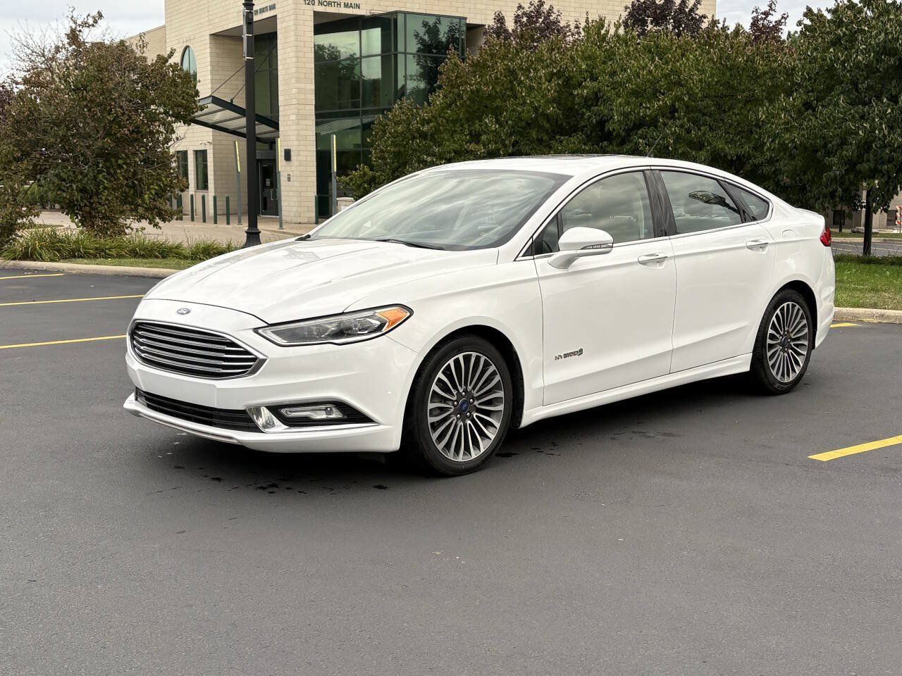 Used 2018 Ford Fusion Titanium FWD image 2