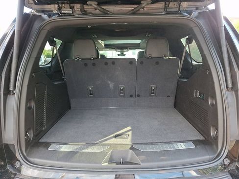 Used 2021 Chevrolet Suburban Premier w/ Premium Package AWD/4WD image 28
