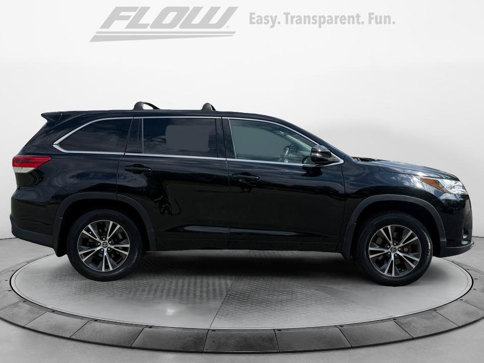 Used 2017 Toyota Highlander LE AWD/4WD image 10