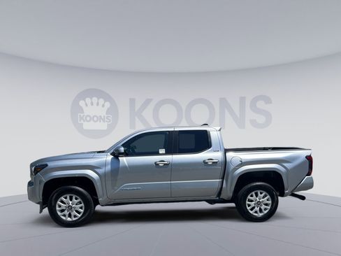 Used 2026 Toyota Tacoma SR5 AWD/4WD image 2