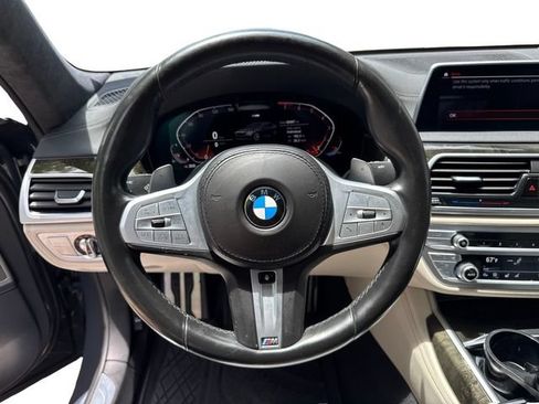Used 2022 BMW 740i w/ M Sport Package RWD image 11