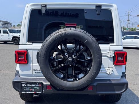 Certified 2025 Jeep Wrangler Unlimited Sahara AWD/4WD image 6