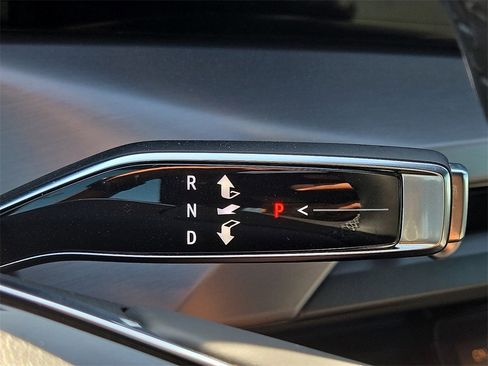 New 2026 Cadillac Vistiq Sport image 28