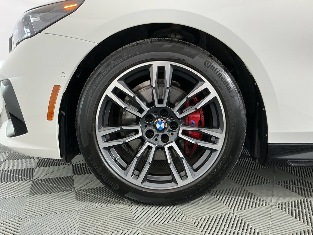 Certified 2025 BMW 530i w/ M Sport Package RWD image 32