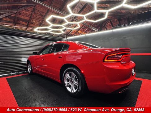 Used 2022 Dodge Charger SXT RWD image 4