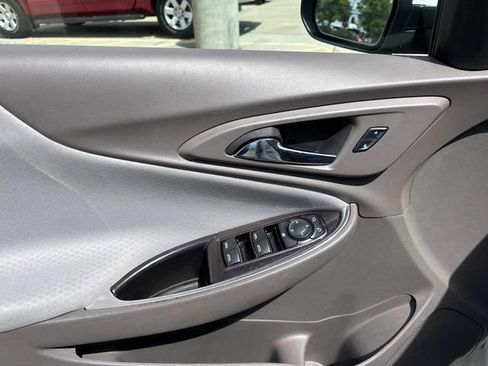 Used 2017 Chevrolet Malibu LT FWD image 19