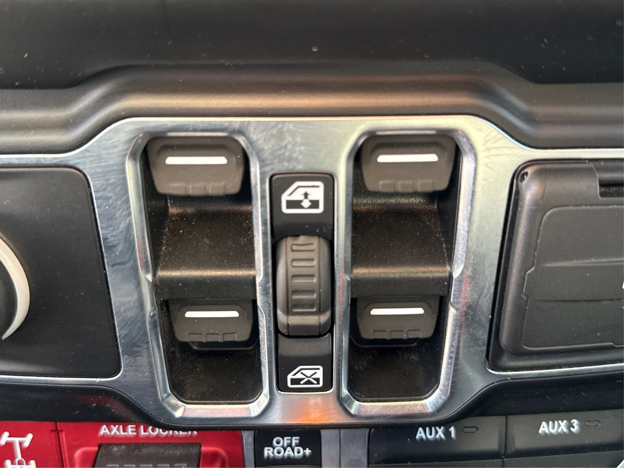 Used 2022 Jeep Gladiator Mojave w/ Cold Weather Group AWD/4WD image 37