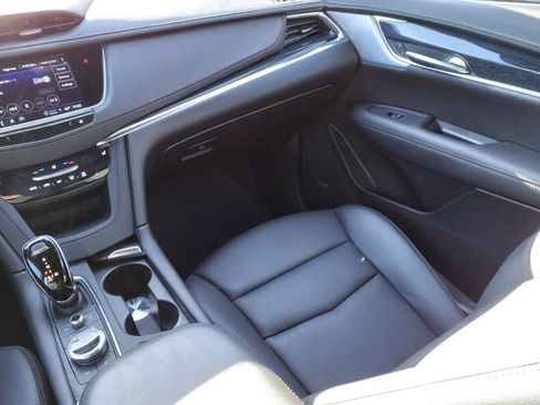 Certified 2022 Cadillac XT5 Premium Luxury image 10
