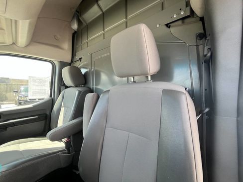 Used 2021 Nissan NV 2500 S image 23