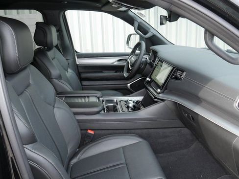 New 2026 Jeep Grand Wagoneer L 4WD w/ Premium Group I image 33