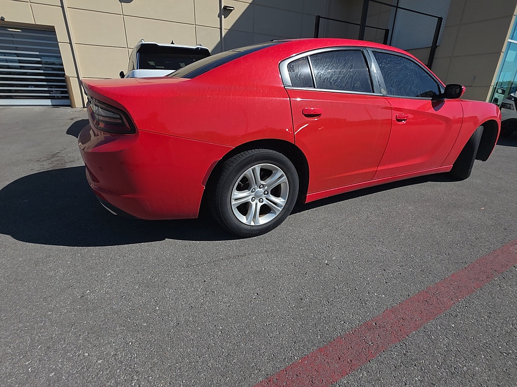 Used 2019 Dodge Charger SXT w/ Leather Interior Group RWD image 4
